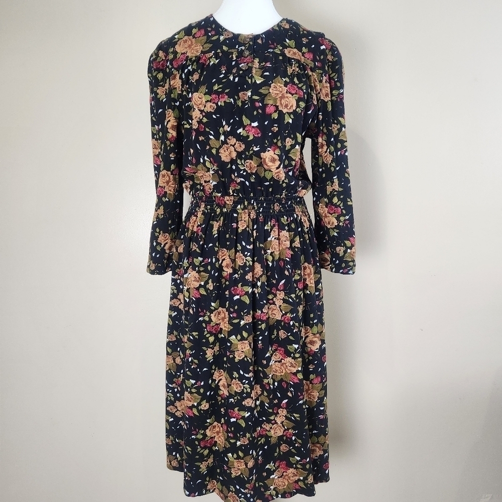 Vintage 80’s periwinkle floral design style  100%rayon size 14